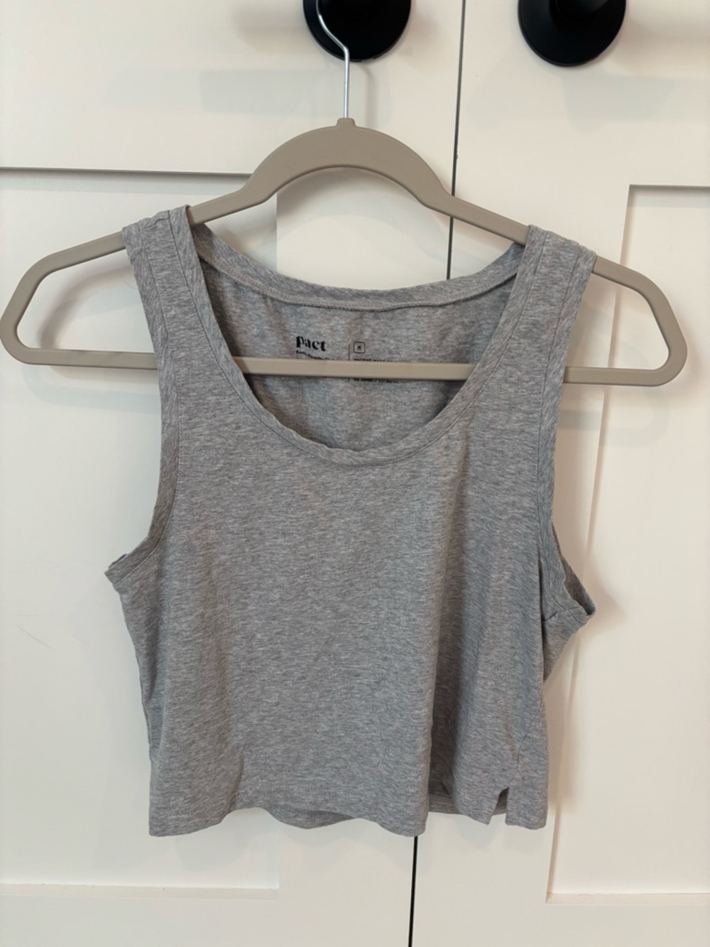 Pact Women's Light Gray Scoop Crop Tank